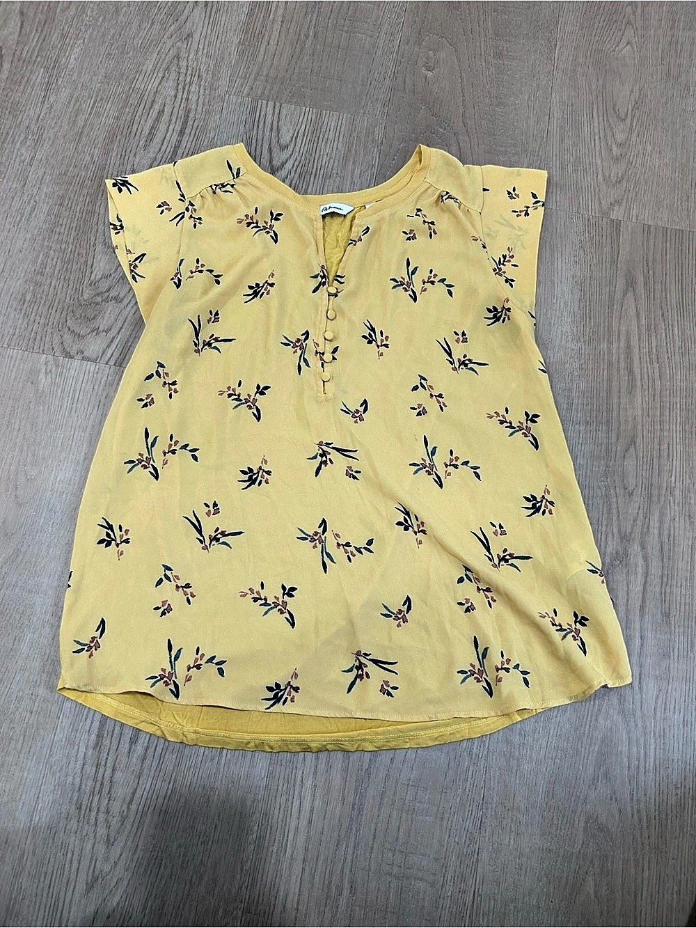 Reitmans Yellow Floral Flutter Sleeve Blouse Size M